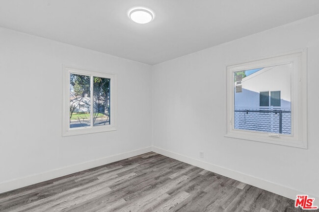 Building Photo - 13536 Hamlin St