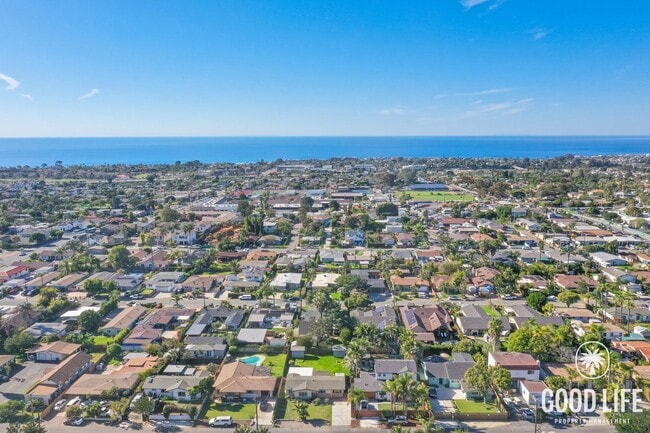 Building Photo - Coastal Charm Meets Modern Living in Beautiful Encinitas
