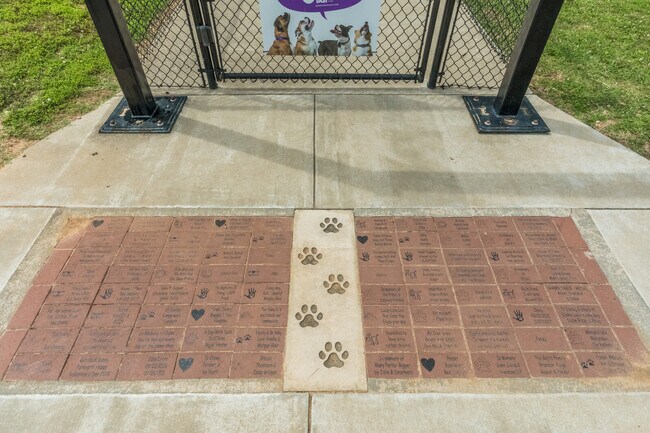 Building Photo - 305 Connell St