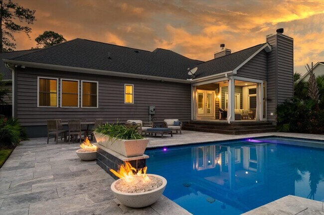 Building Photo - 1005 Mt Whitney Dr