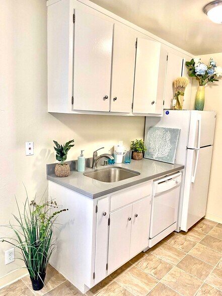 Kitchen with Stone Countertops - 369 palm ave