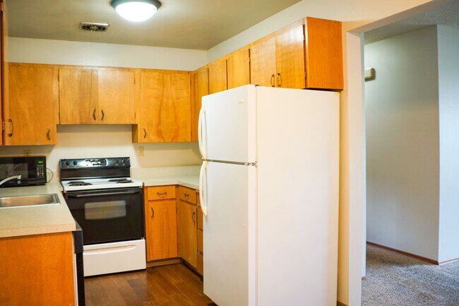 Building Photo - FREE RENT THIS MARCH! Close in NE-2 Bedroom, 1.5 Bath Ready Now!