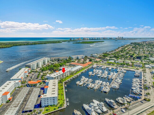 Building Photo - 29 Yacht Club Dr