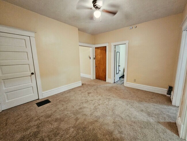Building Photo - 1285 Clairhaven St