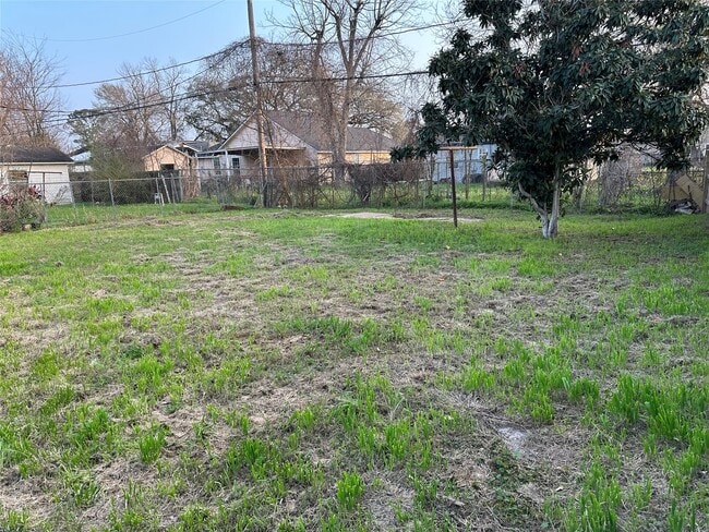 Building Photo - 4504 Kingsbury St