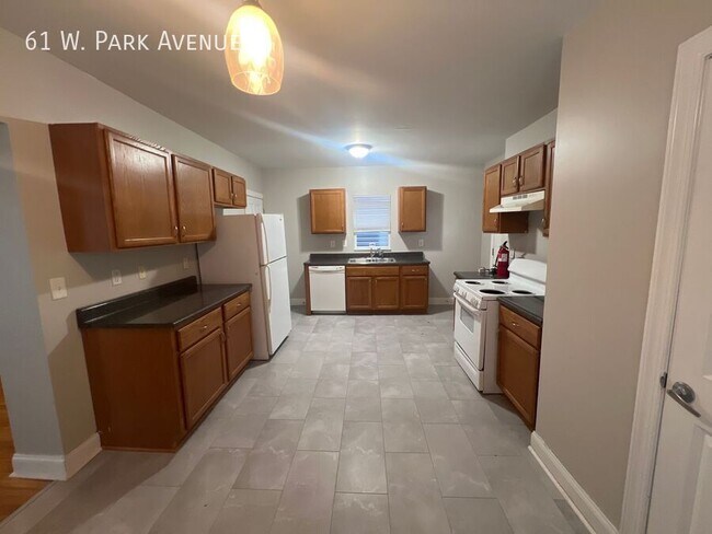 Building Photo - 61 W Park Ave