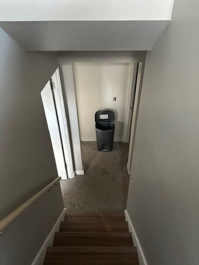 Building Photo - Newly remodeled Large Split entry home on North