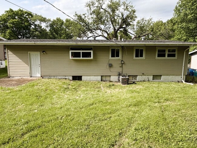 Building Photo - Spacious 3 Bedroom Rental - Ready for Immediate Move-in!