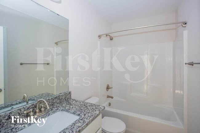 Building Photo - 628 E Ketchie St