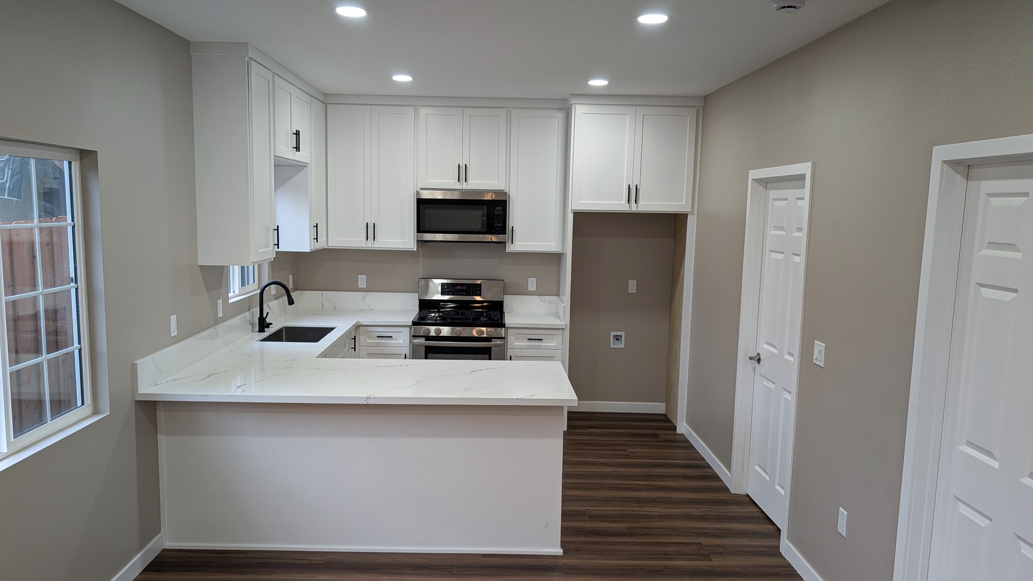 Kitchen - 14962 Lambert Rd