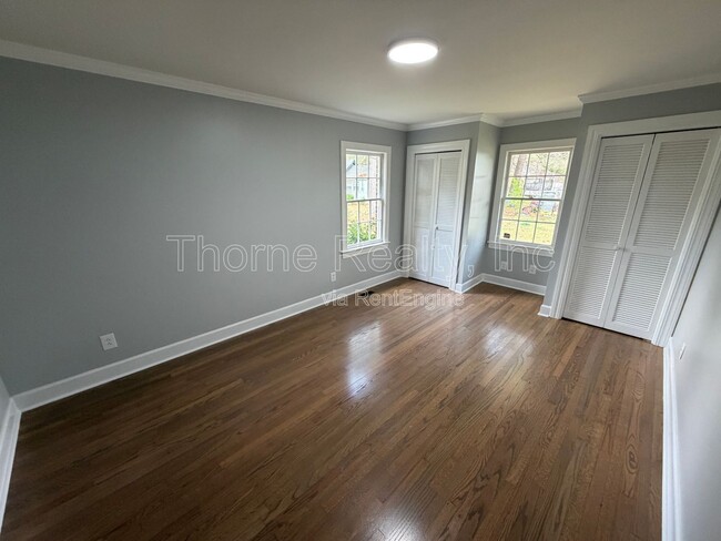 Building Photo - 1600 King Cir