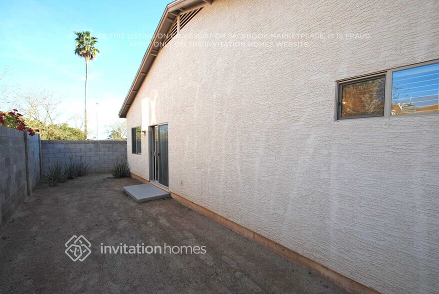 Building Photo - 7204 S 8th Way
