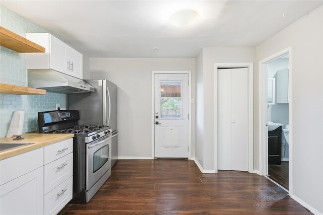 Building Photo - 2308 E 10th St