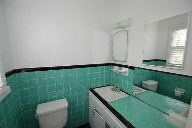 Building Photo - 1211 Ridgemont Dr