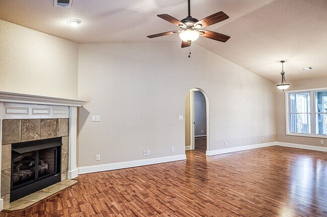 Building Photo - 16 Jubileo Ln