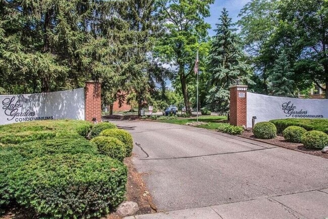 Building Photo - 1321 W Main St