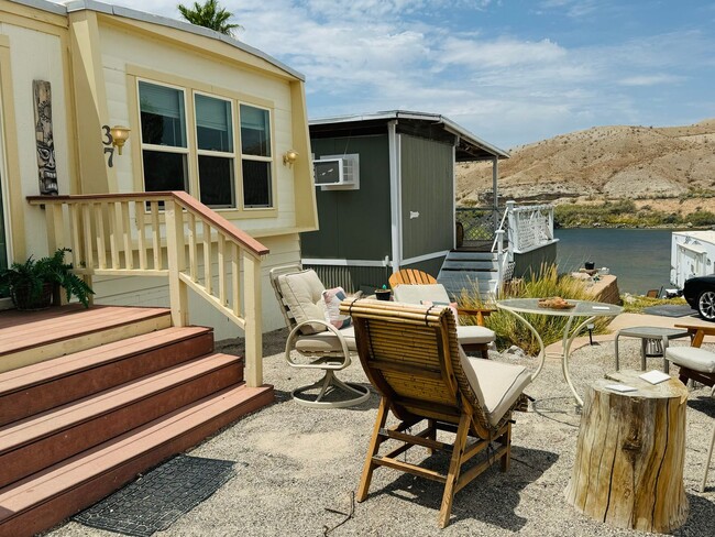 Building Photo - BOHO RIVER WINTER RETREAT ON THE COLORADO ...