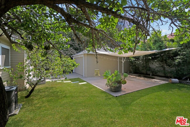 Building Photo - 523 N Gower St