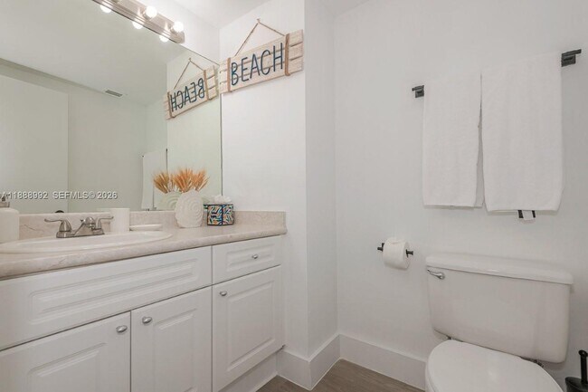 Building Photo - 2301 Collins Ave