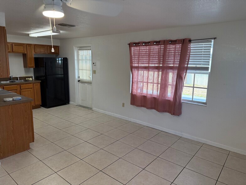 Building Photo - 1539 Magnolia Dr