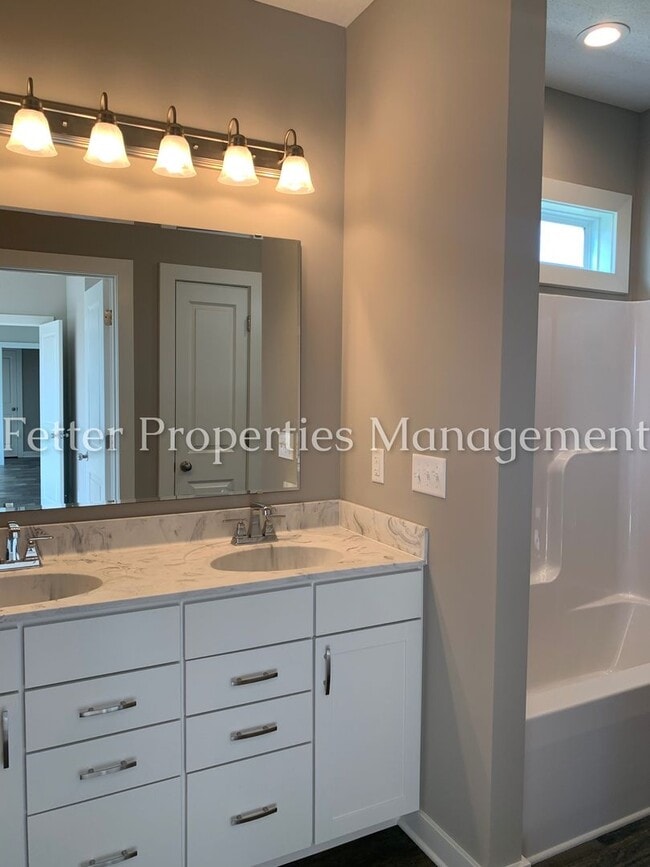 Building Photo - Northside 3 Bedroom 2 Bath Ready for you T...