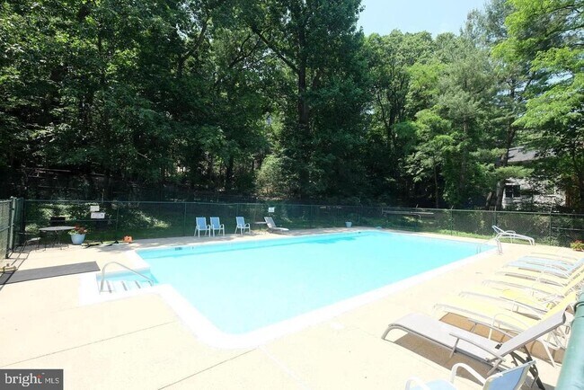 Building Photo - 2059 Huntington Ave