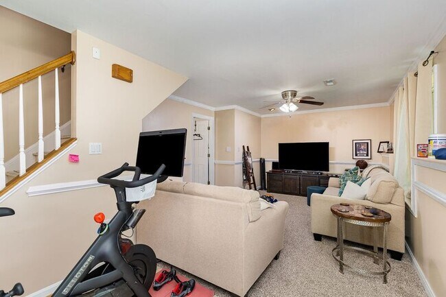 Building Photo - 11814 Gardenia Dr