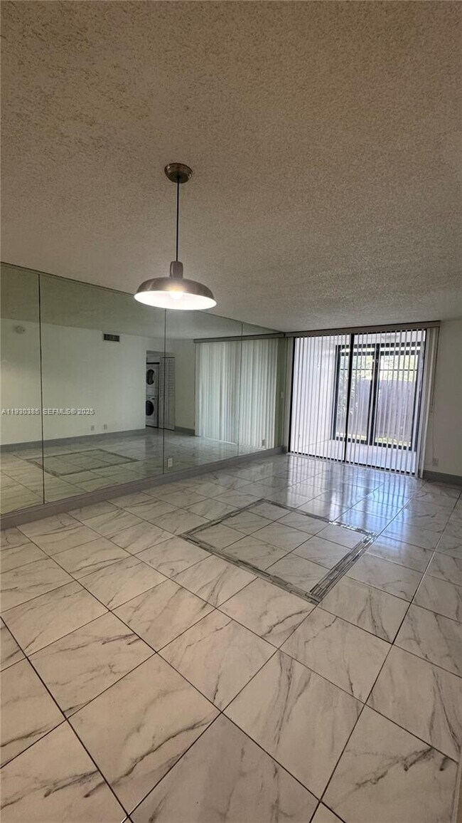 Building Photo - 212 Lake Pointe Dr