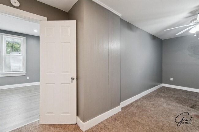 Building Photo - 6 bedroom 2 bath $2350
