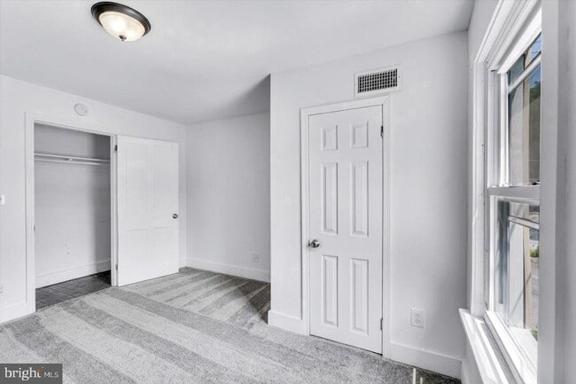 Building Photo - 60 Irish Ln