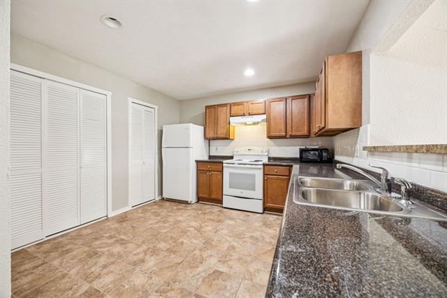 Building Photo - 2710 Clover Valley Dr