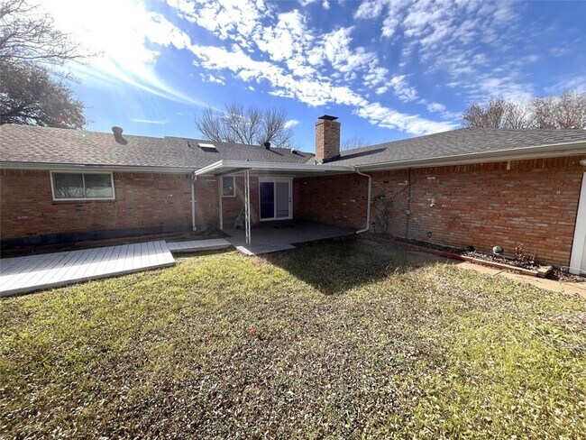 Building Photo - 415 Ray Ave