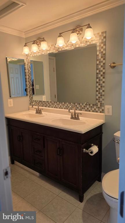 Building Photo - 1246 Quaker Ridge Dr