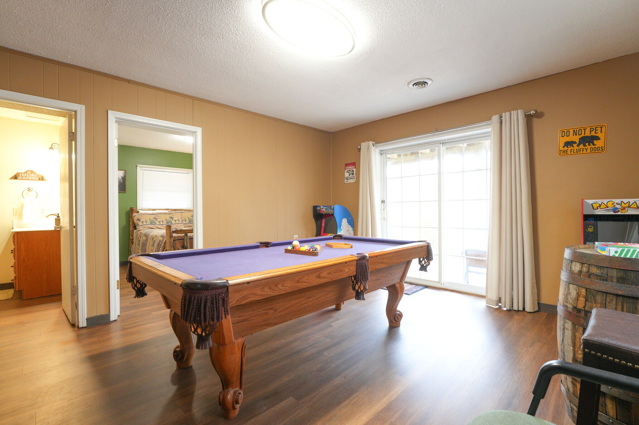 Building Photo - 425 Hemlock Ln