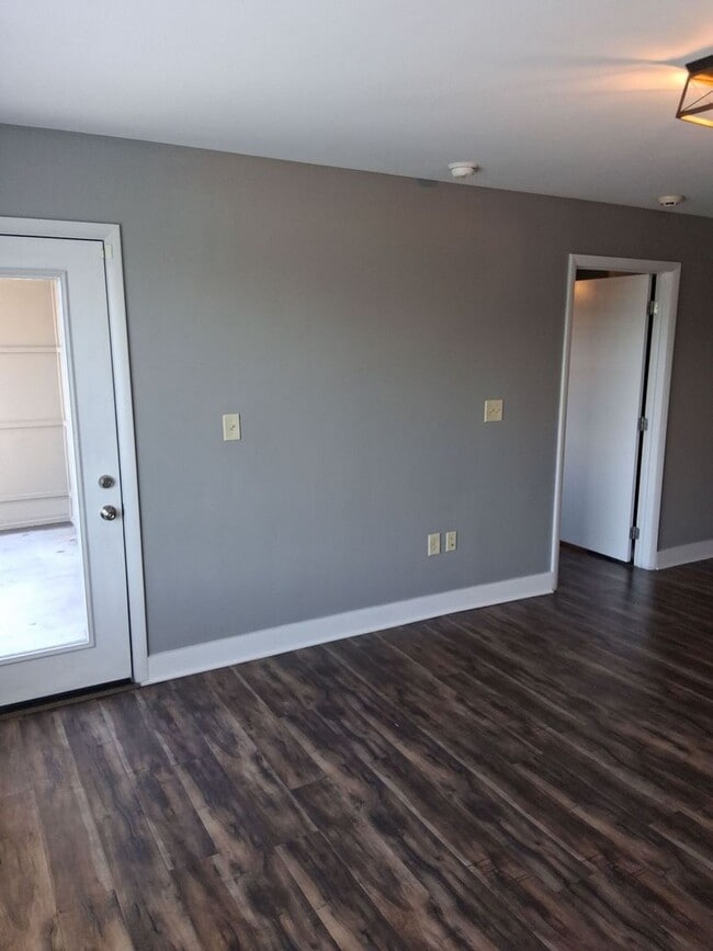 Building Photo - NEW LISTING for Lake Plaza 10th floor unit! Best View in Knoxville - Move in August 13, 2026!