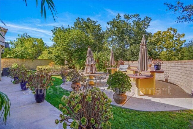 Building Photo - 26155 Lone Rock Ct