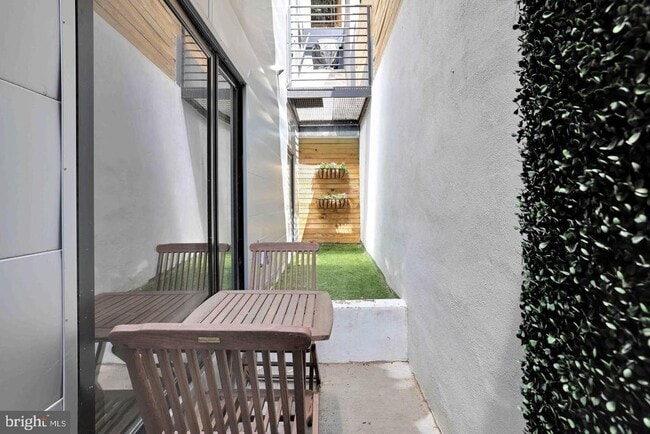 Building Photo - 1469 Florida Ave NW