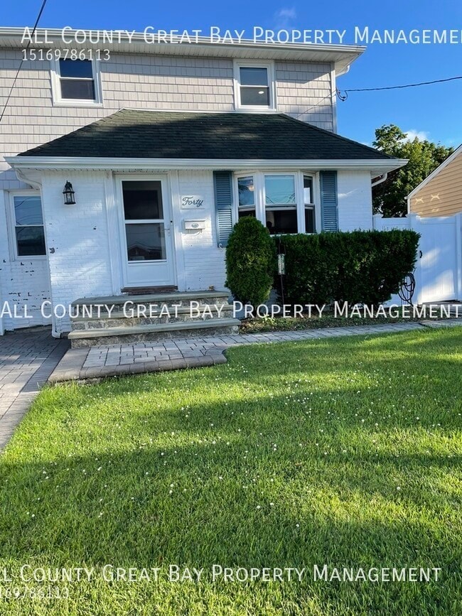 Primary Photo - 40 Lambert Ave