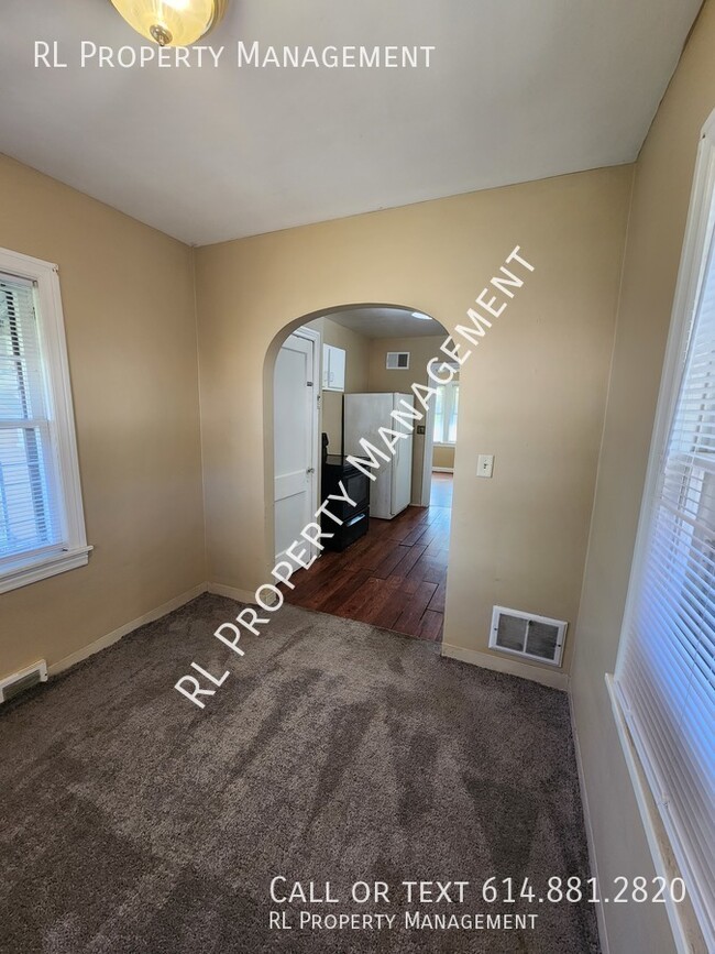 Building Photo - Cozy 2 Bedroom 1 Bathroom home in Eastmoor!