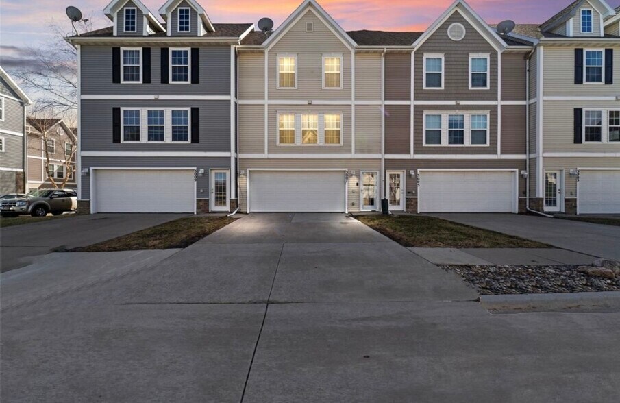 Building Photo - 3007 SW Sharmin Ln