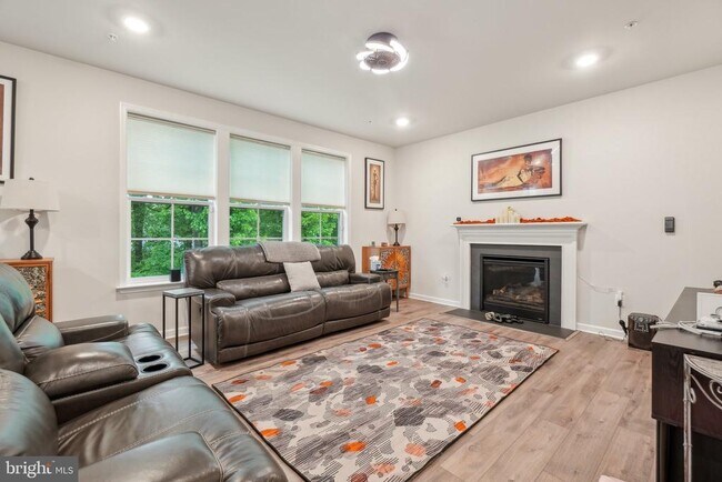 Building Photo - 10908 Meridian Hill Way