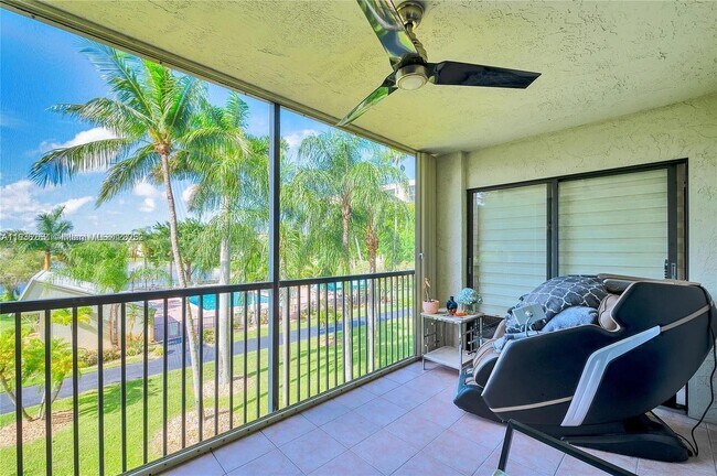 Building Photo - 2205 S Cypress Bend Dr