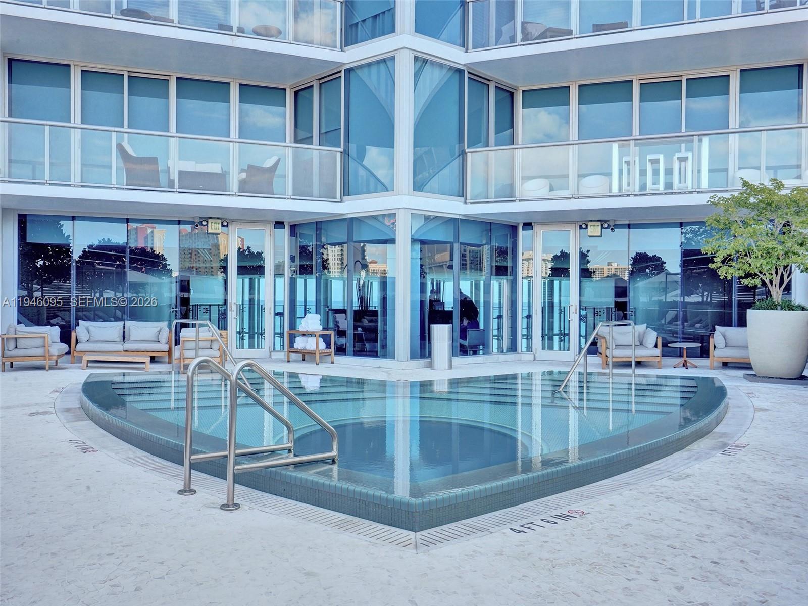 Building Photo - 17001 Collins Ave