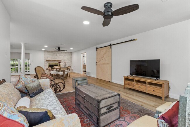 Building Photo - Stylish, Comfortable Colleyville Home with an Open, Airy Layout - Corporate Lease Friendly