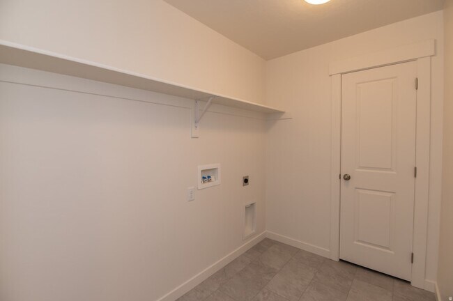 Building Photo - 4366 E Willow Oak Way