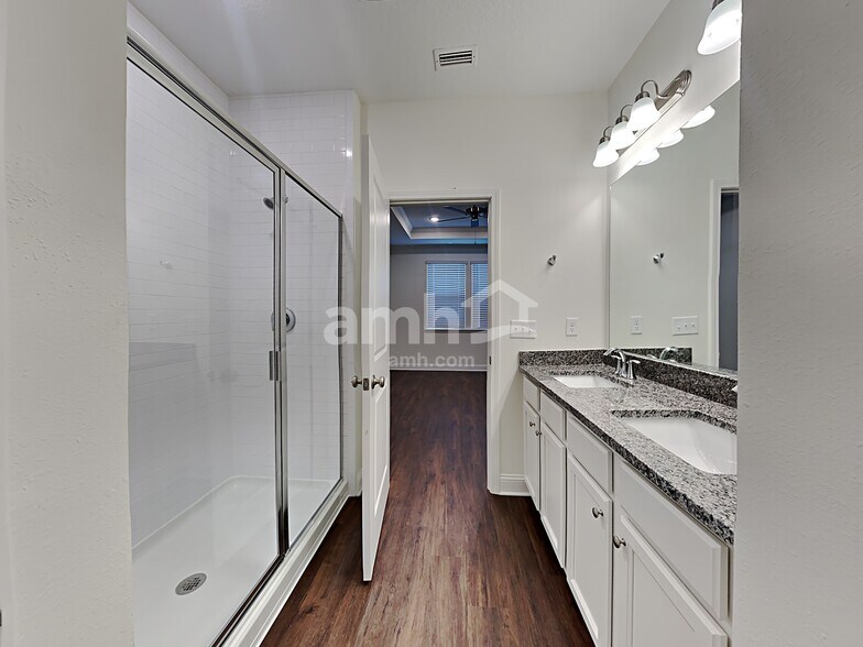 Building Photo - 219 Banyan Frst Dr