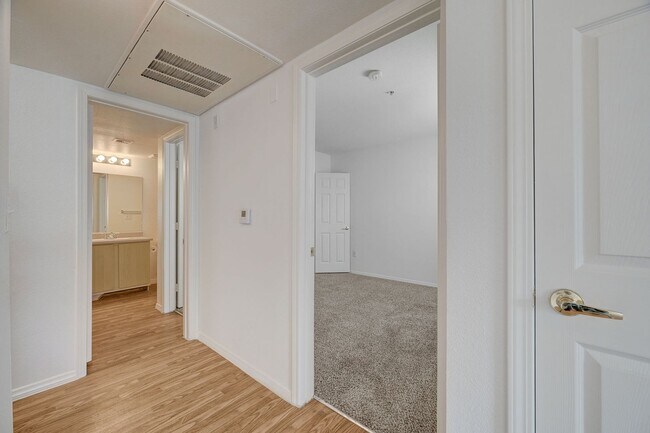 Building Photo - LOCATION! LOCATION! LOCATION! Move-in ready 2-bedroom condo in Centennial Hills!