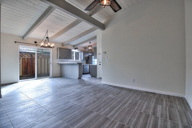 Building Photo - Mar Vista Dr.- Duplex