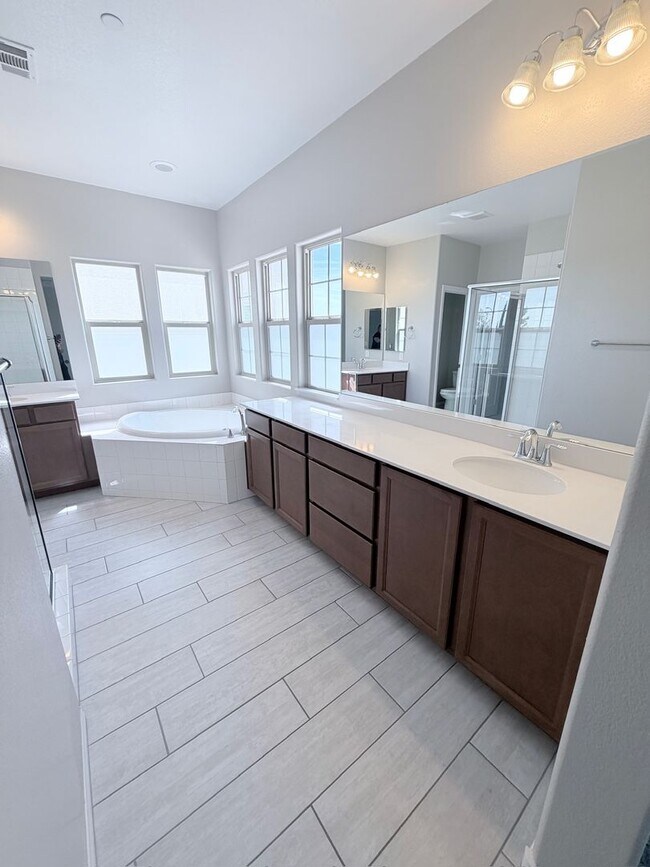 Building Photo - Unique Floorplan in Skye Canyon!