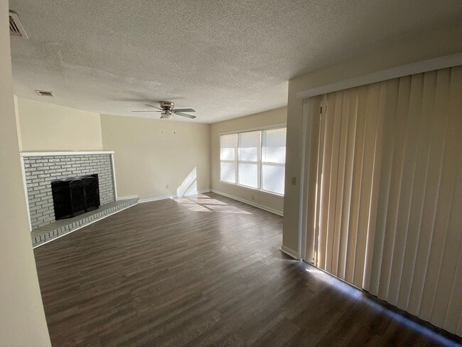 Primary Photo - 201 Westbrooke Court #11 (Westbrooke Townhomes)